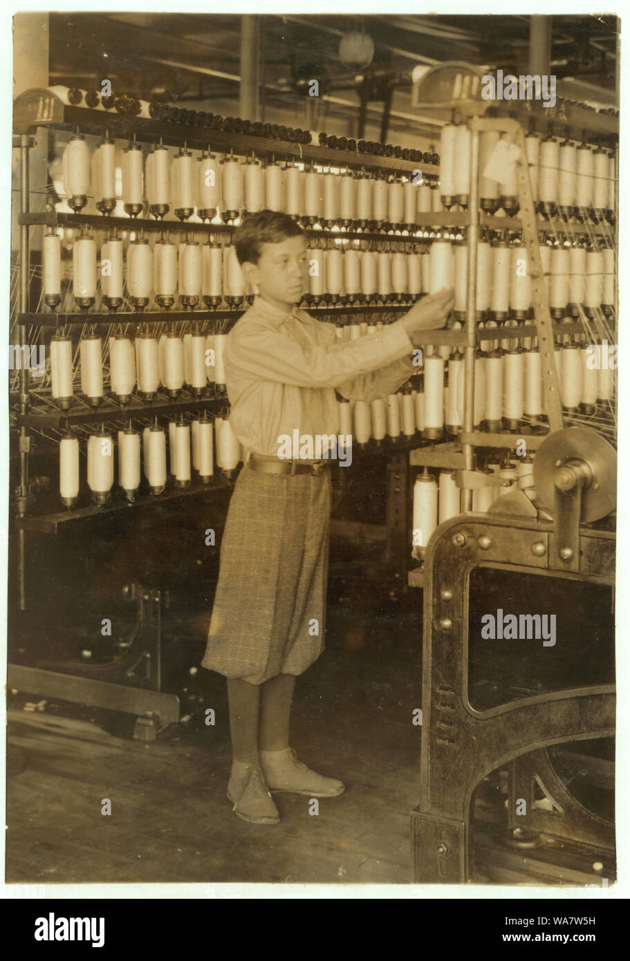 Torna ragazzo - 14 anni - Sala di mulo. Berkshire Cotton Mills. Abstract: Fotografie dal record della Nazionale di Lavoro Minorile Comitato (USA) Foto Stock