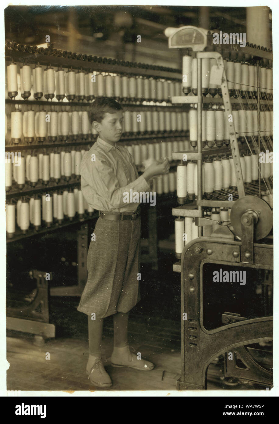 Torna ragazzo - 14 anni - Sala di mulo. Berkshire Cotton Mills. Abstract: Fotografie dal record della Nazionale di Lavoro Minorile Comitato (USA) Foto Stock