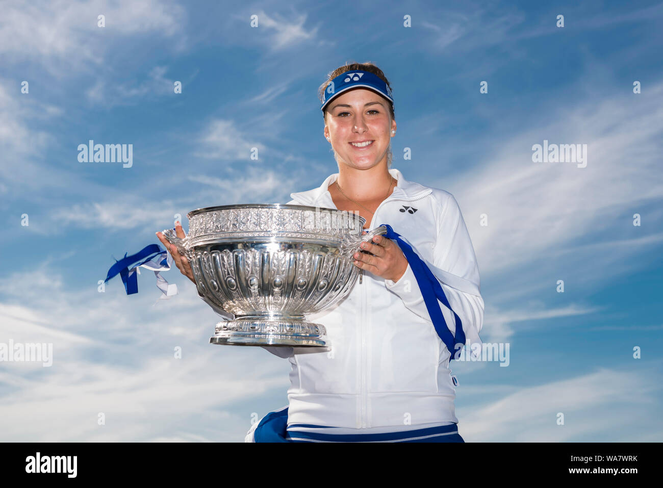Aegon International 2015, Eastbourne Inghilterra - Womens Singles finale. Belinda Bencic della Svizzera vincitore del singolare femminile finale con Aegon trophy. Foto Stock