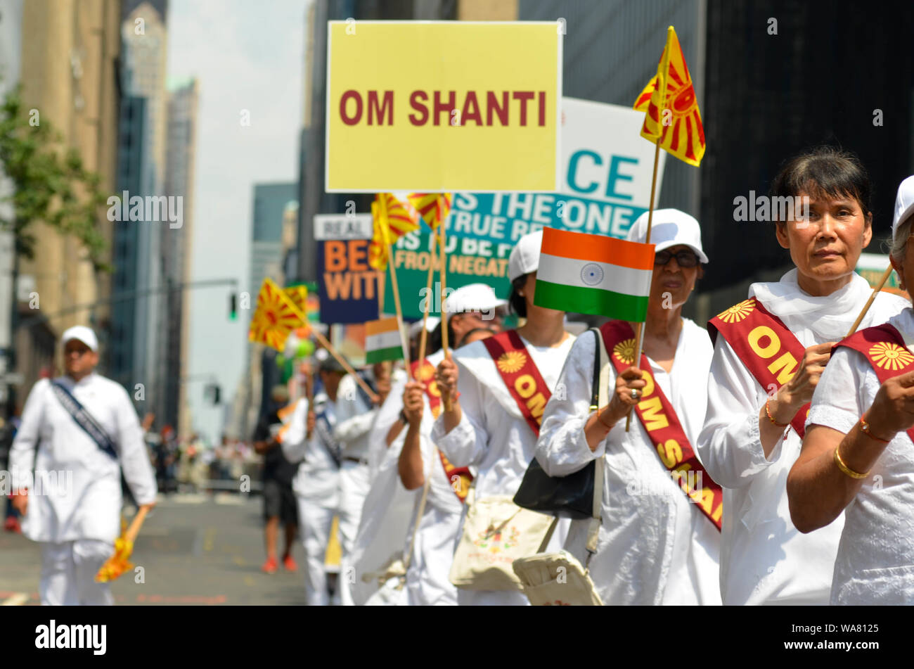 Migliaia di persone hanno partecipato alla 39th India parata del giorno per festeggiare l'indipendenza dell'India giorno lungo Madison Avenue su agosto 18, 2019 a New Yor Foto Stock