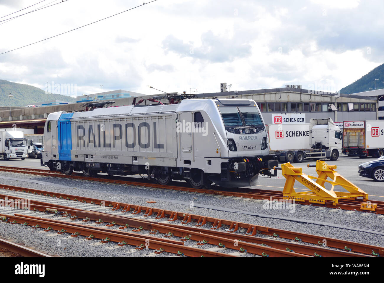 Bombardier TRAXX AC 3 con Ultimo miglio modulo 187 402-4, parte del Monaco di Baviera-basato Railpool flotta, a Bergen Stazione Centrale. Foto Stock