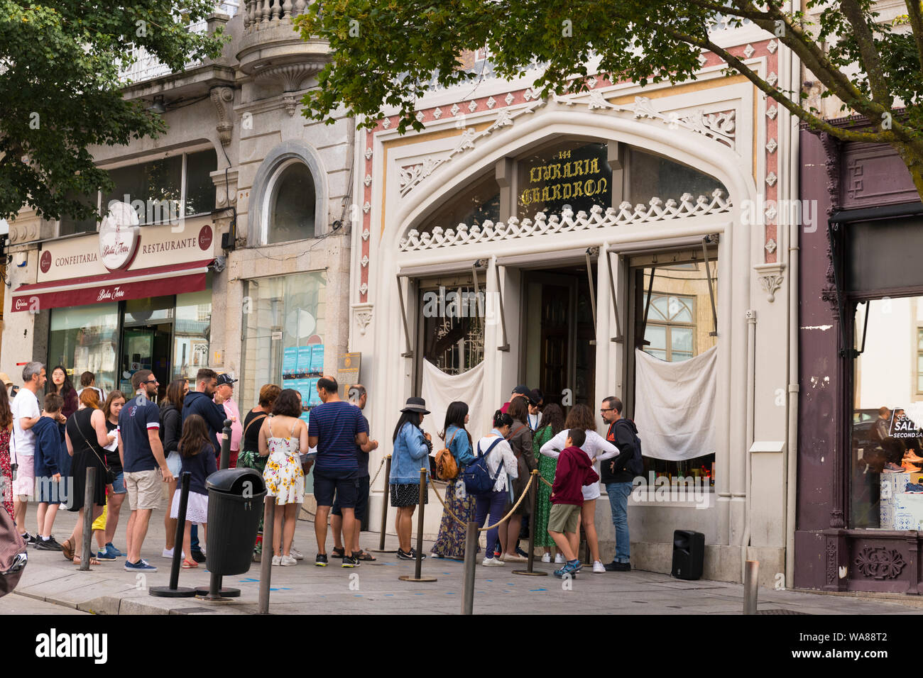Portogallo Porto Porto Livraria Lello famoso bookshop Harry Potter filosofi fama di pietra turisti neo gotico Livraria 1906 Chardron Livraria Lello Foto Stock
