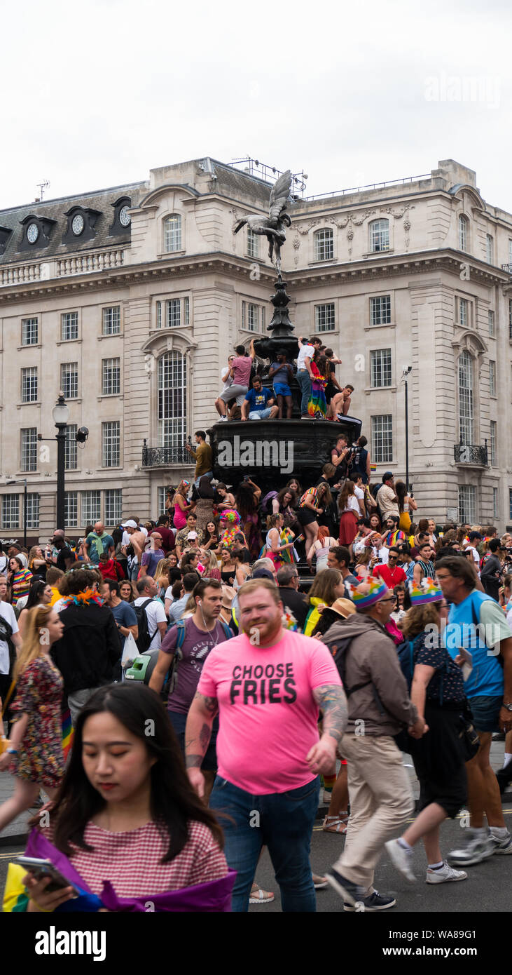 Le persone che frequentano il London Pride Parade 2019 Foto Stock