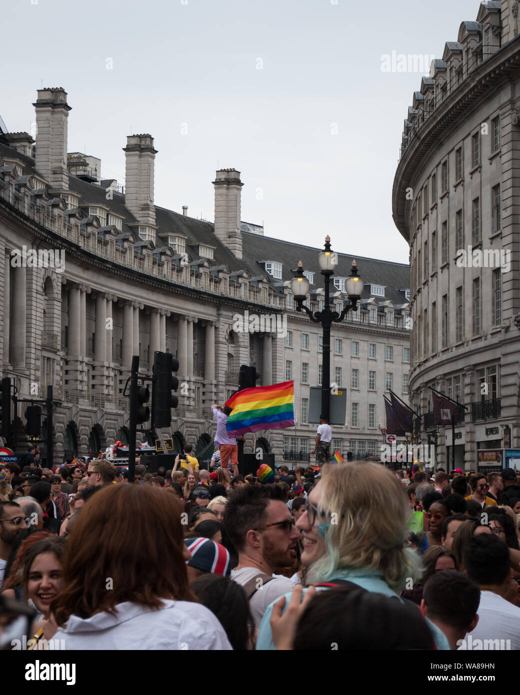 Le persone che frequentano il London Pride Parade 2019 Foto Stock