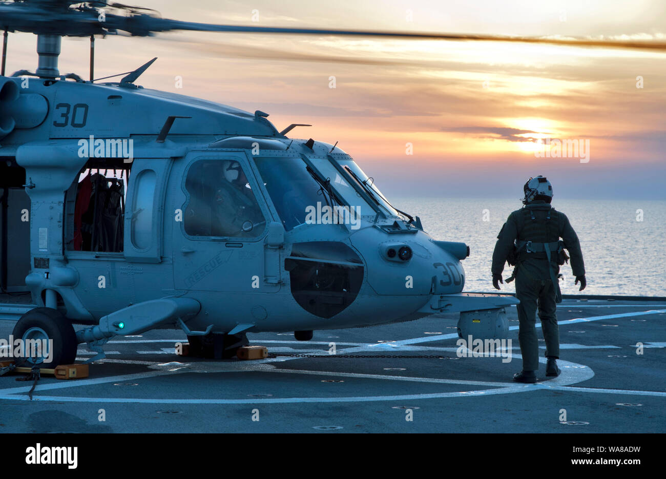 Elicottero militare Tramonto Foto Stock