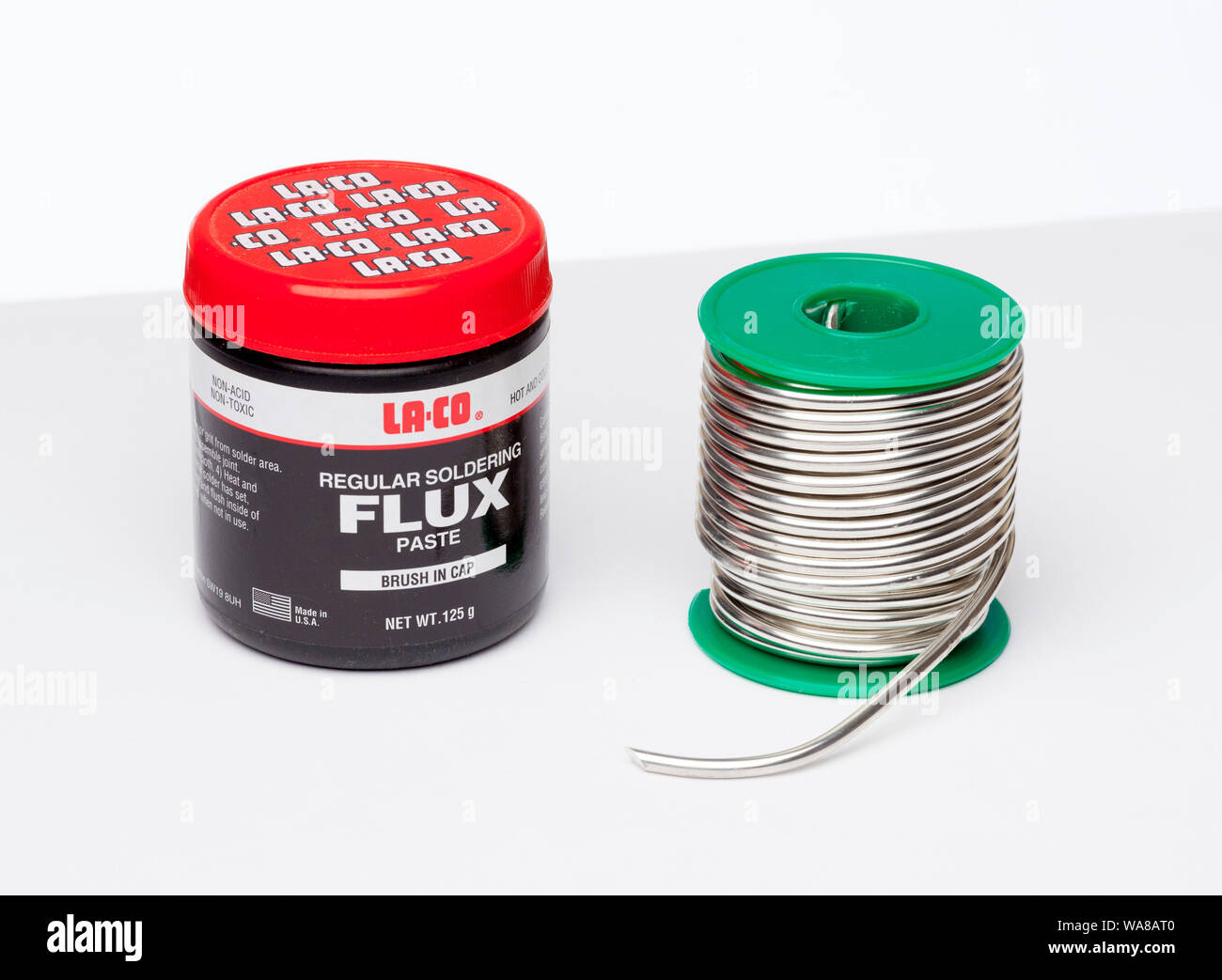Saldatura senza piombo e filo di pasta flussante Foto Stock