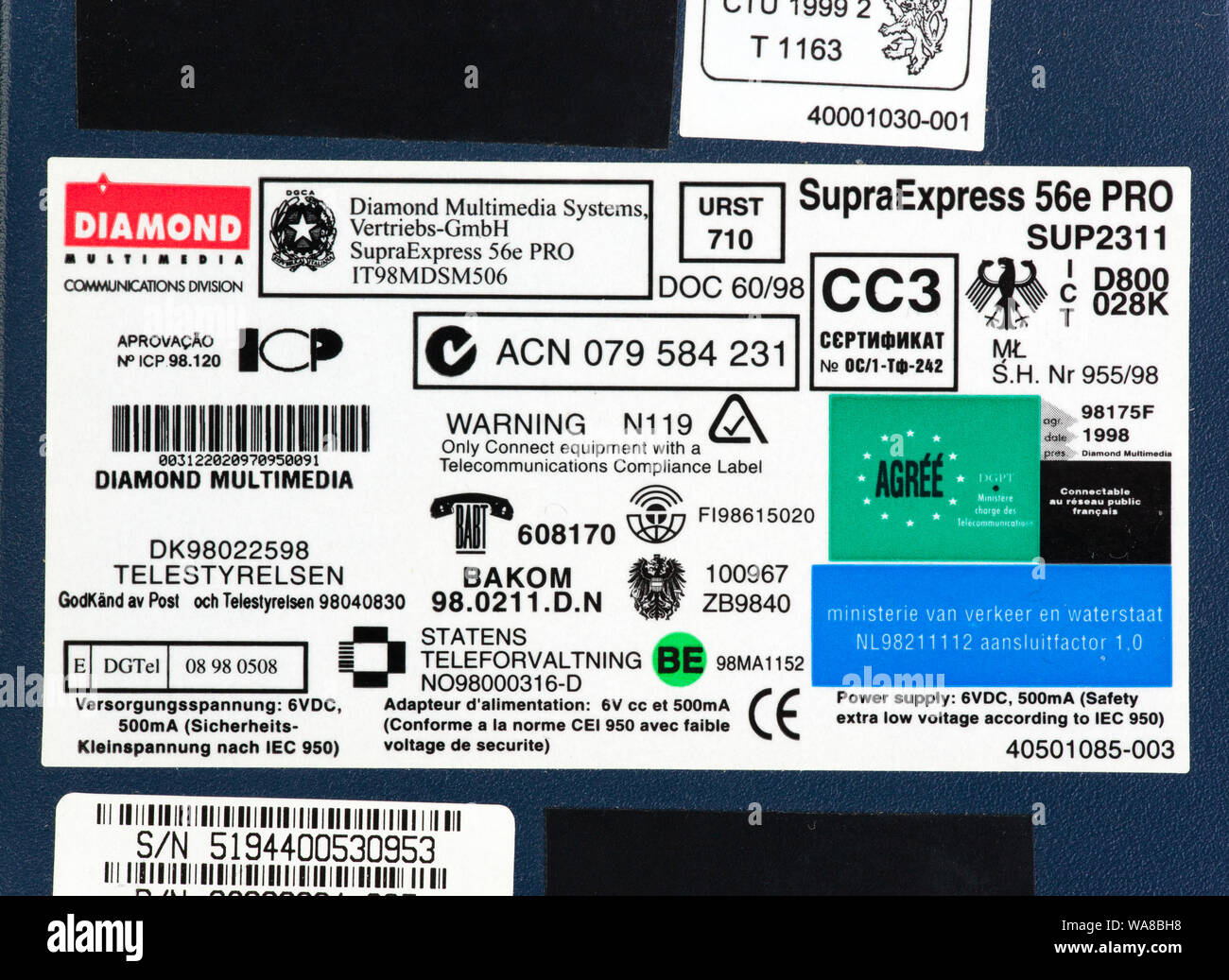 Approvazioni di sicurezza etichetta sul router / modem Foto Stock