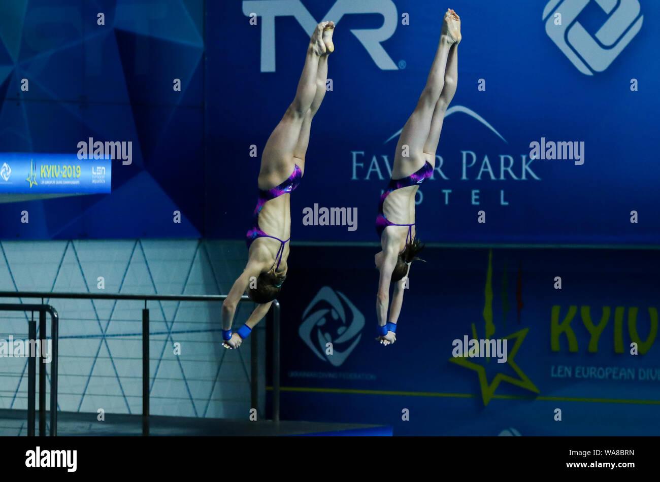 Tuffi sincronizzati 10 metri femminili immagini e fotografie stock ad