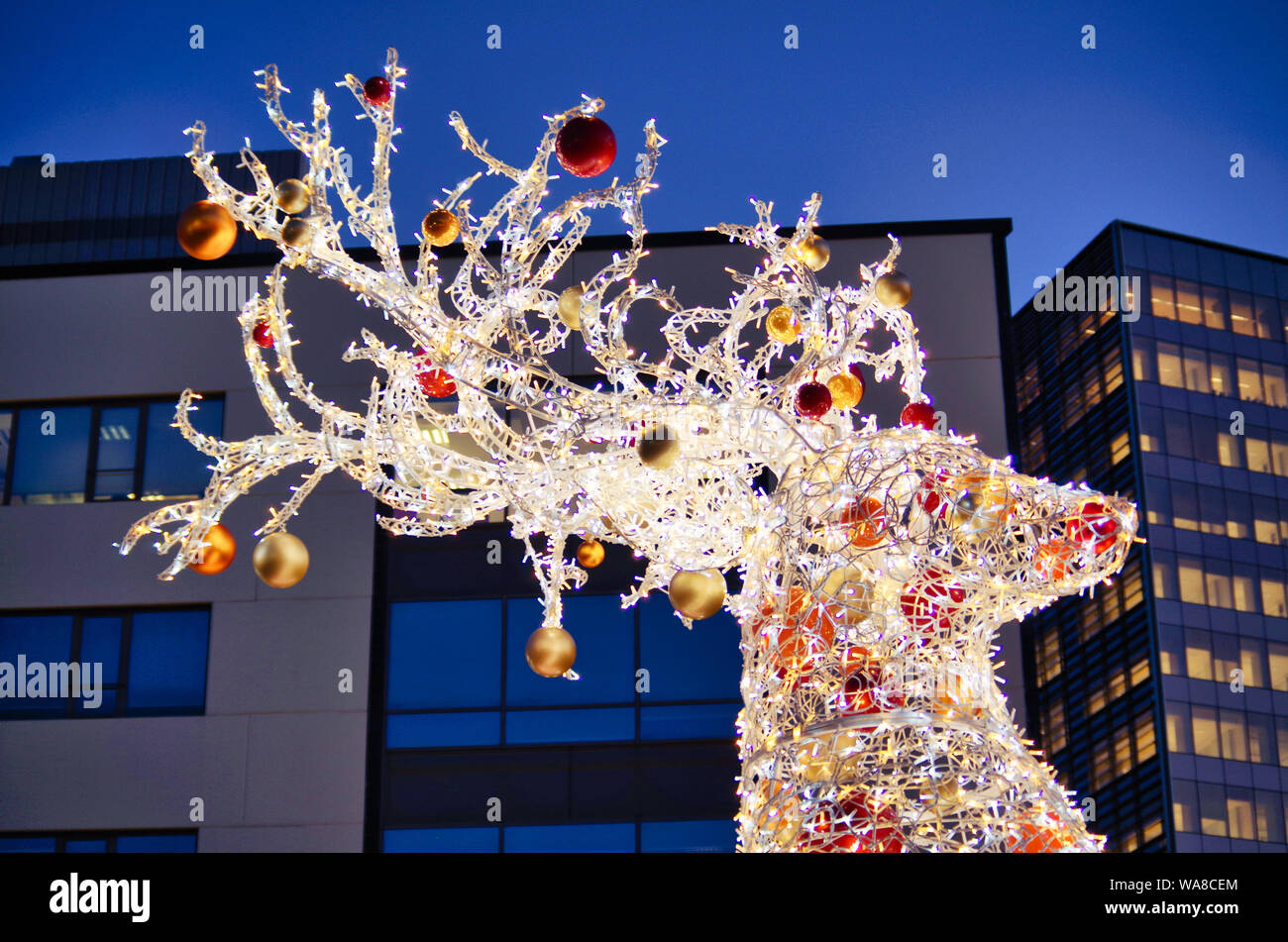 Le luci di Natale e la decorazione a "Centro Comercial Les Glòries' Mall Center presso Sant Martí distretto a Barcellona durante la stagione invernale Foto Stock
