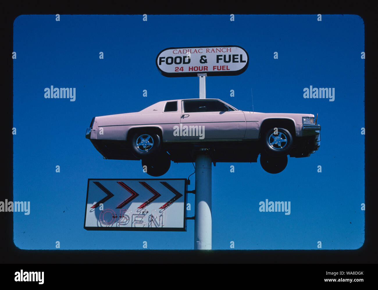 Cadillac Ranch food & segno del carburante, Route 95, Winchester, Idaho Foto Stock