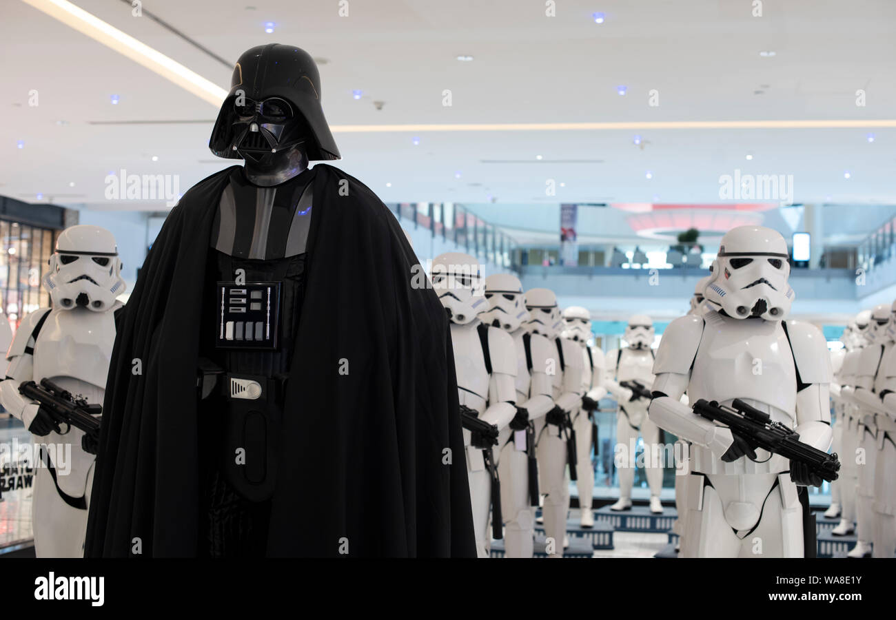 Star Wars la visualizzazione di Darth Vader e Storm Troopers a Dubai Mall, Emirati arabi uniti, Giugno 2019 Foto Stock