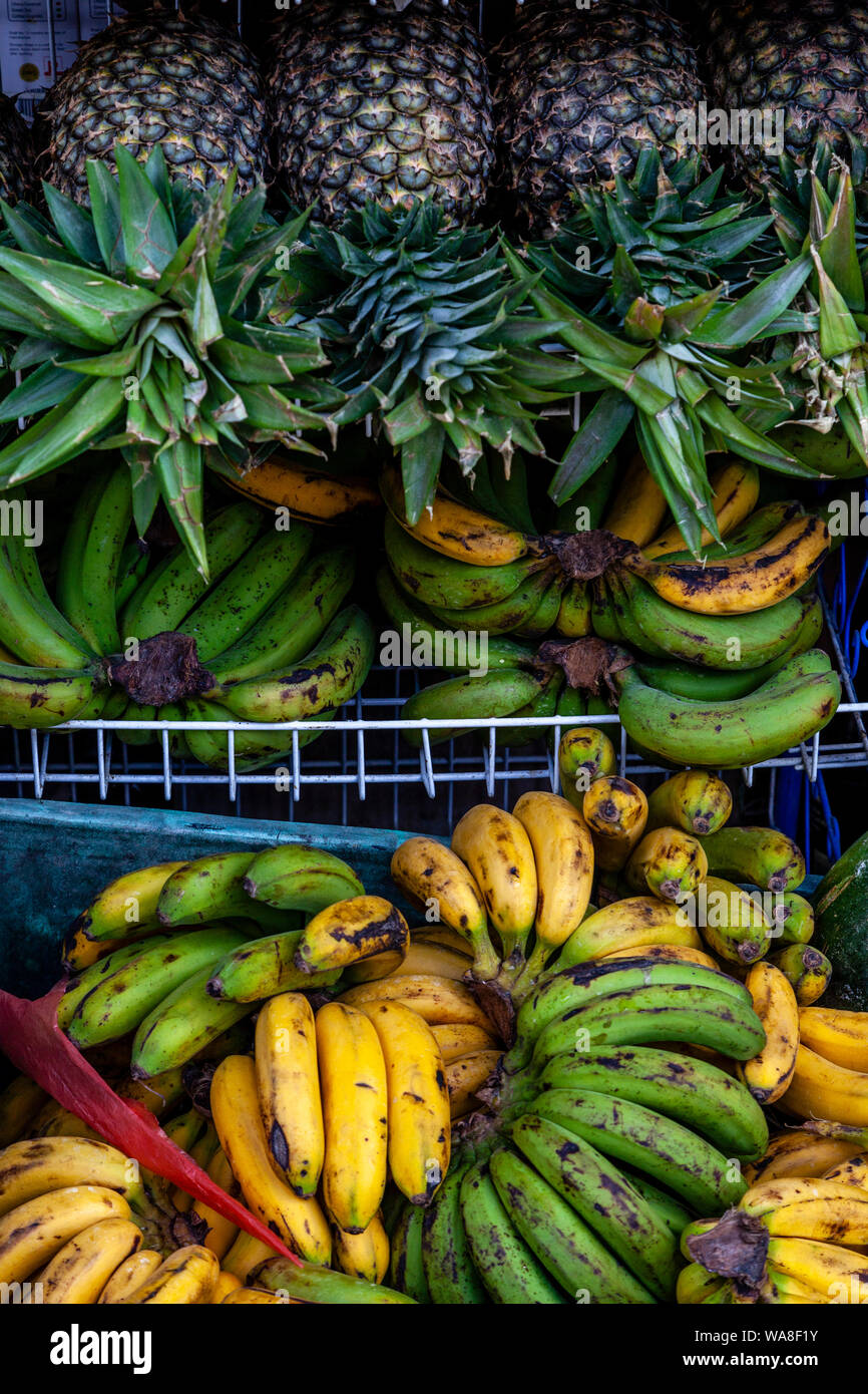 Colorata frutta tropicale per la vendita, El Nido, PALAWAN FILIPPINE Foto Stock
