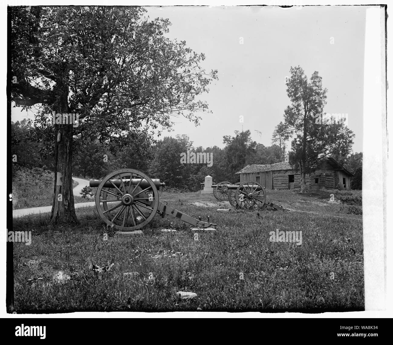 I cannoni, monumento, e la cabina a Chickamauga e Chattanooga National Military Park Foto Stock
