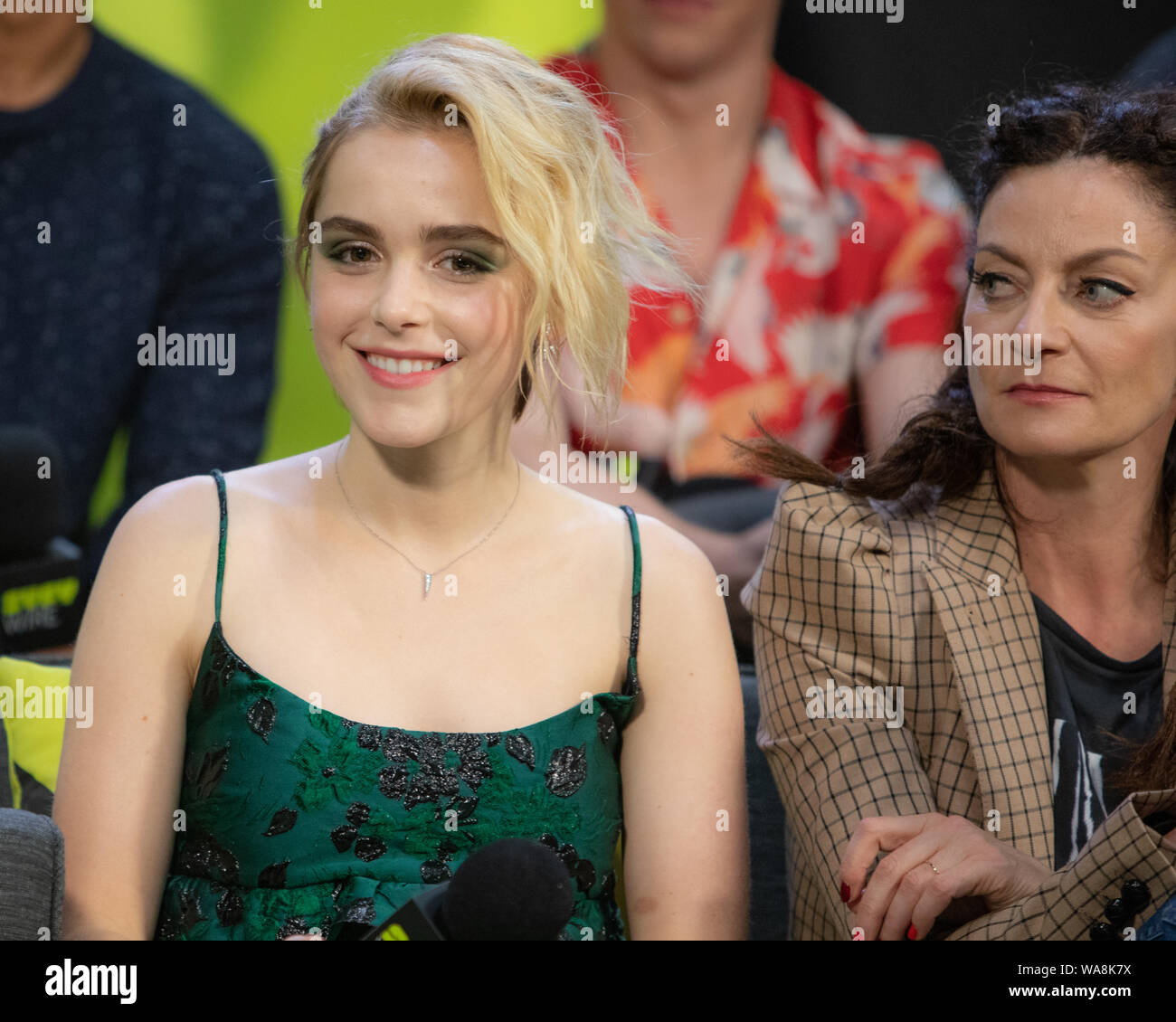 Cast di hit Netflix mostra 'la refrigerazione di avventure di Sabrina' a New York Comic Con nel 2018. Starring Kiernan Shipka Foto Stock