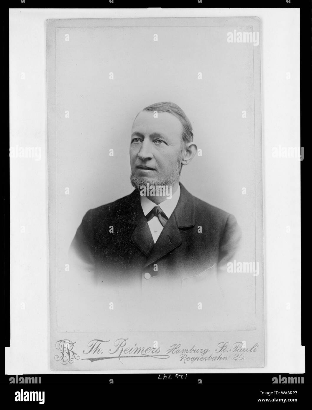 Carl Hagenbeck, testa e spalle ritratto, rivolto leggermente verso sinistra] / Th. Reimers, Hamburg St. Pauli, Reeperbahn 20 Foto Stock