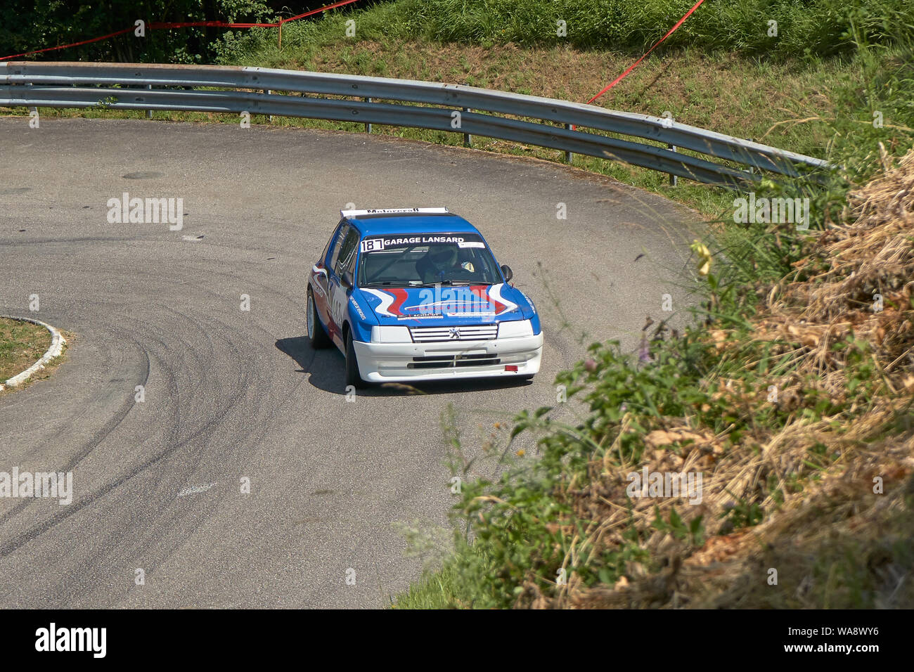 Vuillafans Echevannes - Bourgogne Franche Comté Francia - Giugno 2019 - Peugeot 205 esce un giro ad U del Racing via al francese Hill climb Champions Foto Stock