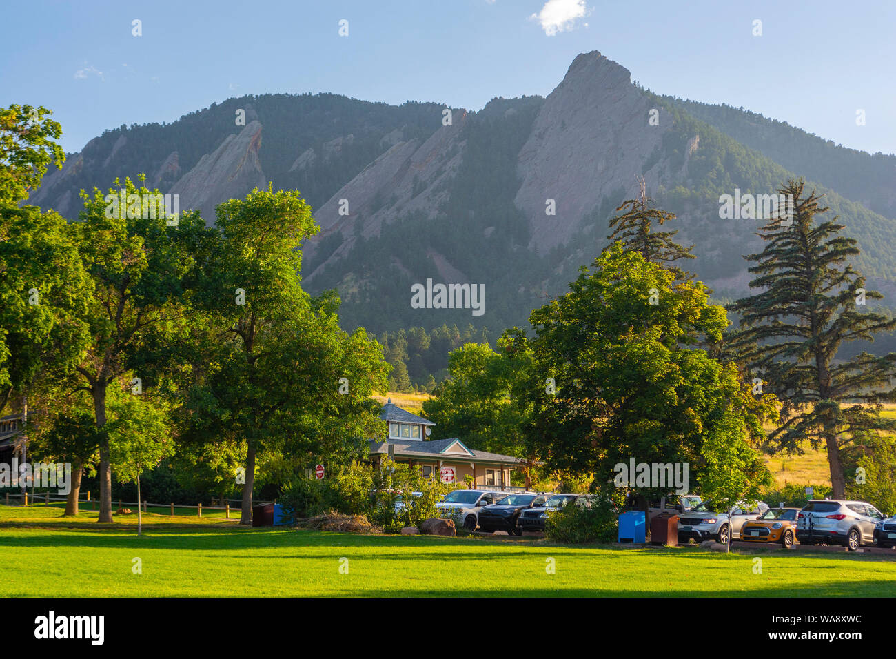 Chautauqua Park e il Flatirons Montagne in Boulder, Colorado durante il giorno Foto Stock