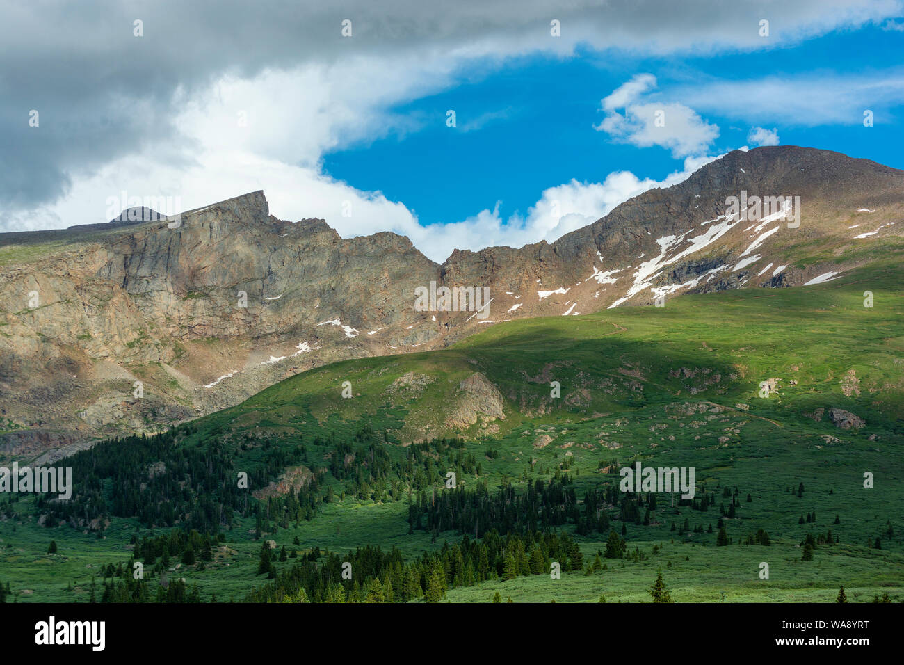 Montare Bierstadt e dente di sega nel Colorado Rockies durante il giorno Foto Stock