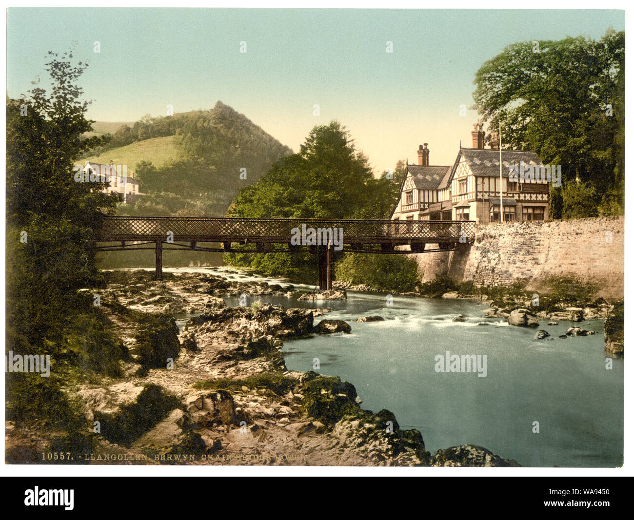 Il Ponte della Catena Hotel, Berwyn Valley, Llangollen, in Galles; stampa n. 10557.; titolo dalla Detroit Publishing Co., catalogo J-sezione estera. Detroit, Michigan. : Detroit Photographic Company, 1905.; ulteriori informazioni circa la stampa Photochrom Collection è disponibile a http://hdl.loc.gov/loc.pnp/pp.pgz; fa parte di: vedute del paesaggio e architettura in Galles per la stampa Photochrom collection. Foto Stock