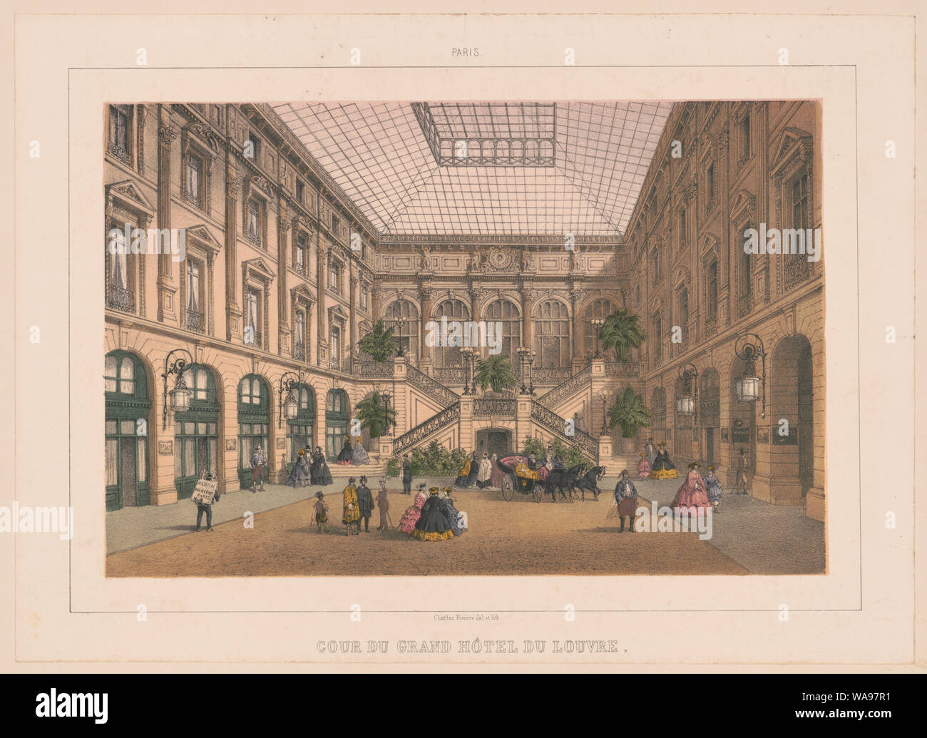 Parigi. Cour du Grand Hôtel du Louvre; stampa mostra una vista interna di un cortile coperto con una carrozza trainata da cavalli, pedoni e un venditore ambulante vendita di carte Album marcato Martinet Parigi; mostra anche una grande scalinata in corrispondenza della estremità lontana e ingressi per appartamenti o negozi e alle infrastrutture di trasporto sui lati. Foto Stock