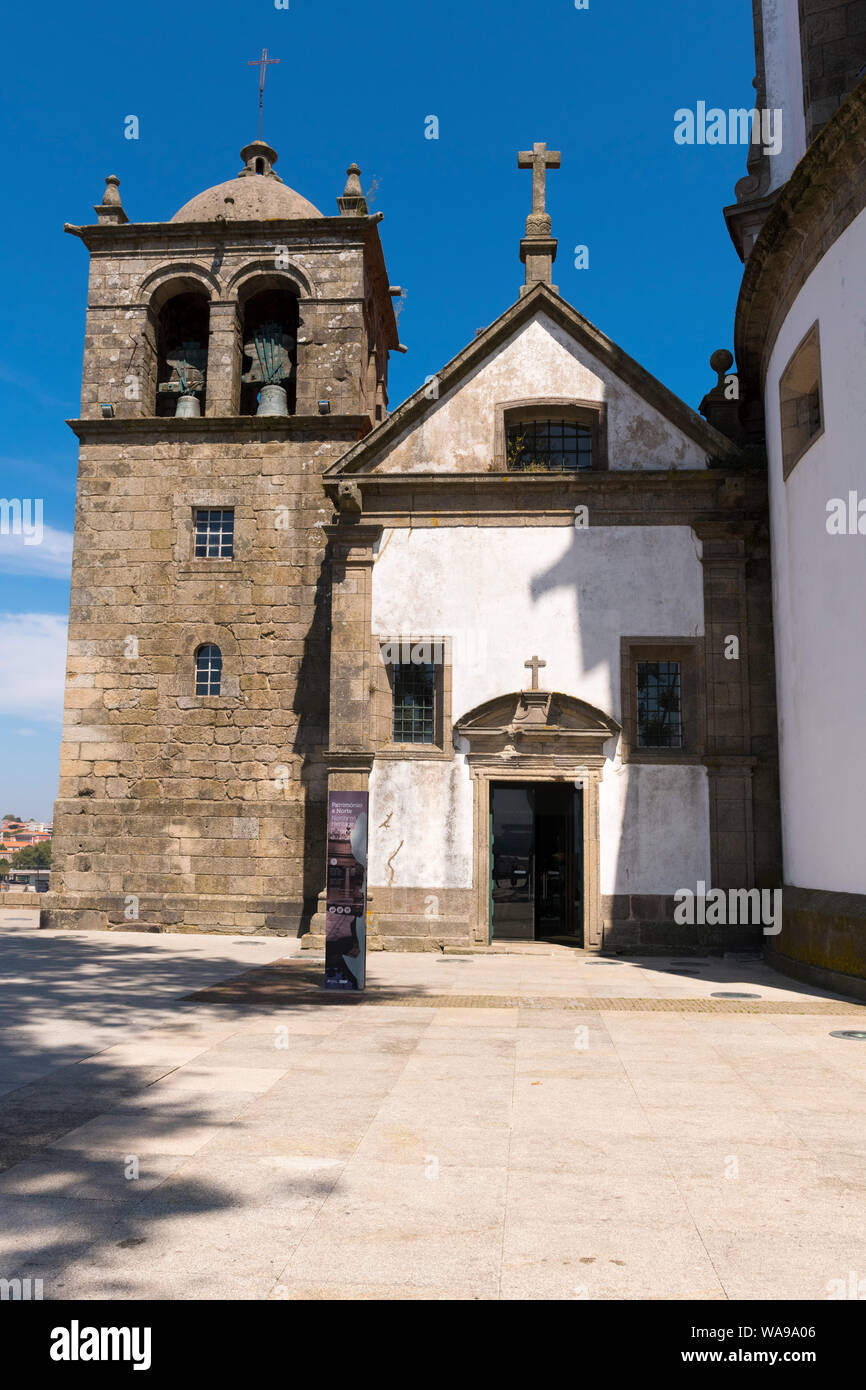 Il Portogallo Vila Nova de Gaia Mosteiro da Serra do Pilar monastero chiesa circolare 1672 ingresso caserma militare strategica posizione torre campanaria Foto Stock
