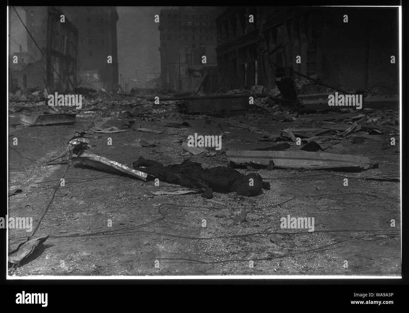 Cadavere carbonizzato di una vittima del 1906 San Francisco terremoto e fuoco Foto Stock