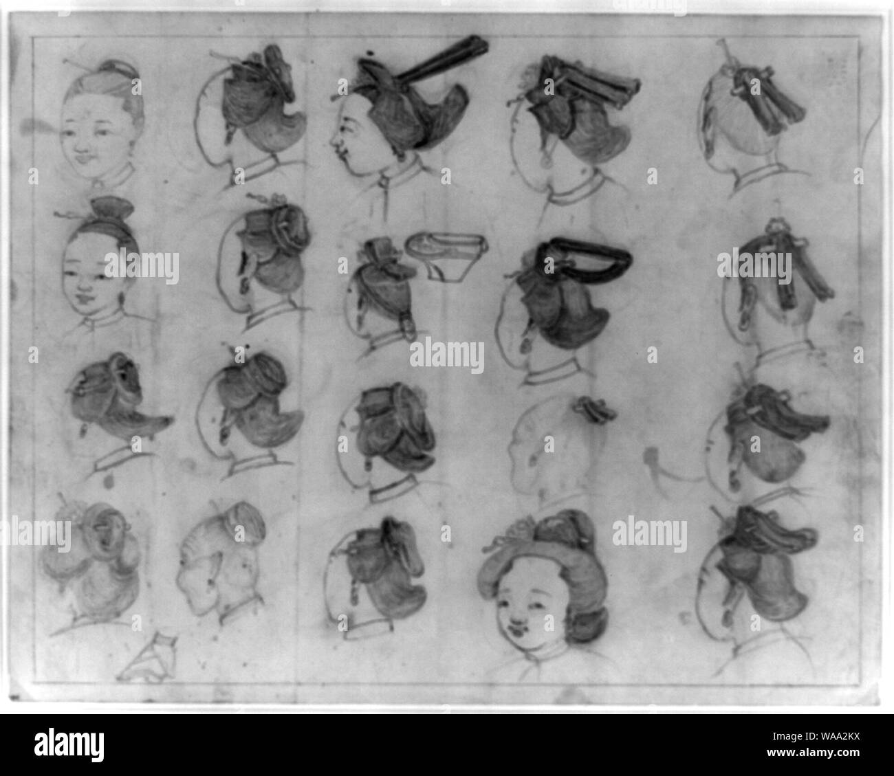 Le donne cinesi di acconciature e facce; mostra anche lo schizzo di un piede legato Foto Stock