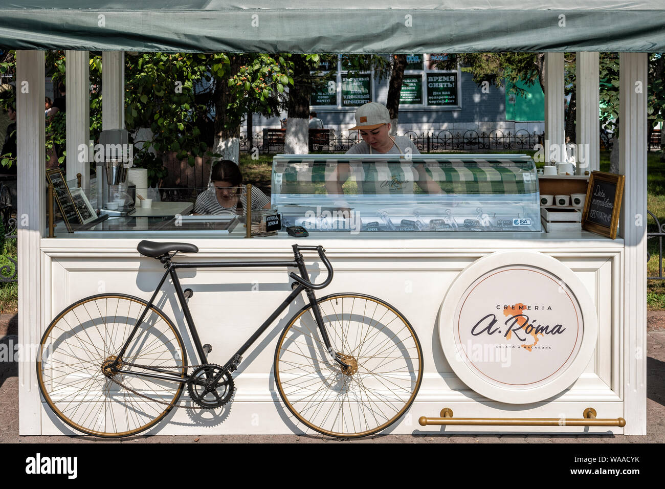 25 agosto 2018 - gelato italiano per le strade di Krasnoyarsk durante la giornata della città, Siberia, Russia Foto Stock