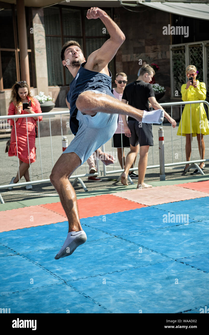 25 agosto 2018 - Dimostrazione di ginnastica durante la città di Krasnoyarsk giorno, Siberia, Russia Foto Stock