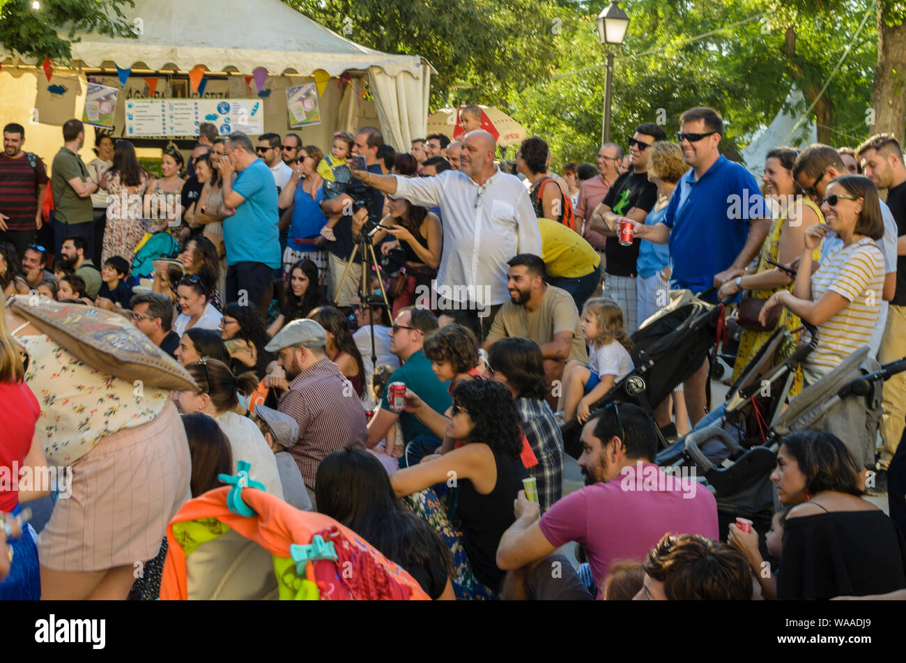Madrid, Spagna, 14 agosto 2019. Pubblico in vista del parco Vistillas durante i festeggiamenti di Madrid. La città di Madrid, Spagna. Credito: Enrique Davó Foto Stock