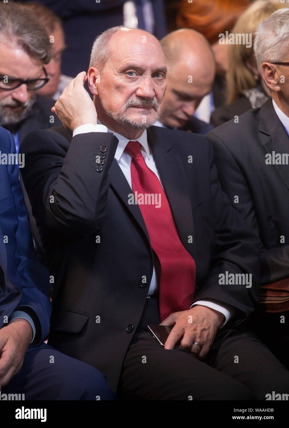 Il 6 agosto 2015 Varsavia, inaugurazione presidenziale in Polonia: Andrzej Duda prestato giuramento come nuovo presidente polacco. Santa Messa presso la Saint John's Archsee di Varsavia. Nella foto: Antoni Macierewicz Foto Stock