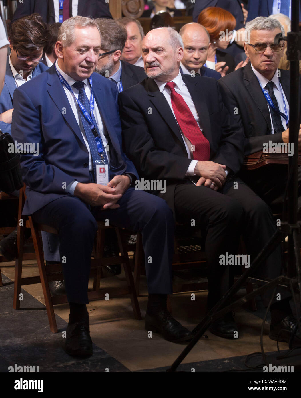 Il 6 agosto 2015 Varsavia, inaugurazione presidenziale in Polonia: Andrzej Duda prestato giuramento come nuovo presidente polacco. Santa Messa presso la Saint John's Archsee di Varsavia. Nella foto: Antoni Macierewicz Foto Stock