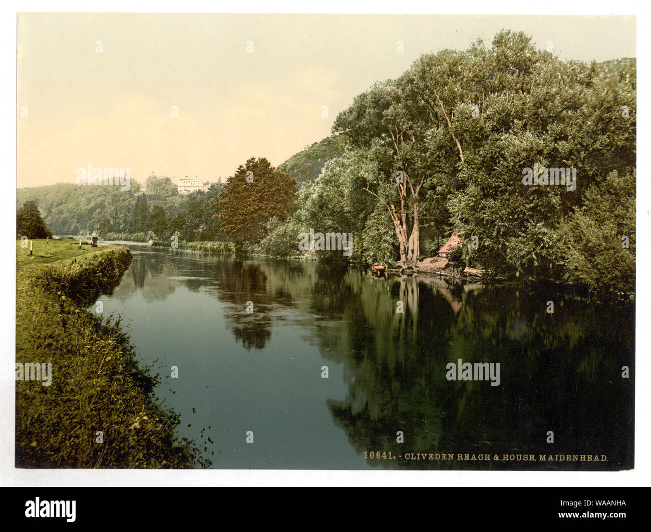 Cliveden raggiungere e casa, Maidenhead, Inghilterra; fa parte di: Viste delle isole britanniche, nella stampa Photochrom collection.; stampa n. 10641.; titolo in Detroit Publishing Co., catalogo J-sezione estera, Detroit, Michigan. : Detroit Publishing Company, 1905: Cliveden raggiungere e casa, Maidenhead, Londra e sobborghi, Inghilterra.; titolo ideato dal personale della biblioteca.; ulteriori informazioni circa la stampa Photochrom Collection è disponibile a http://hdl.loc.gov/loc.pnp/pp.pgz Foto Stock