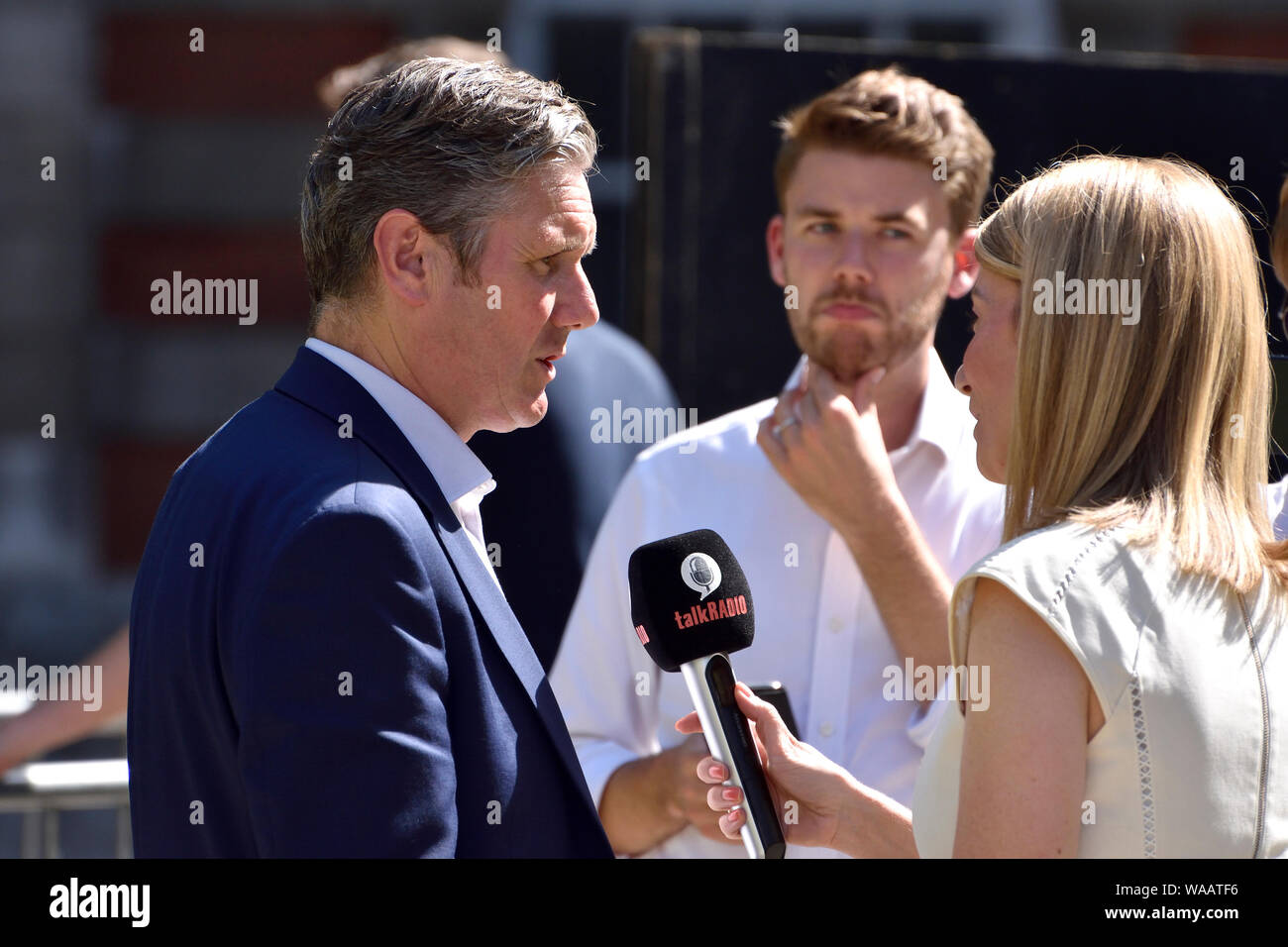 Sir Keir Stramer MP (Lab: Holborn and St Pancras) allora segretario Shadow Brexit, intervistato da Talk radio, Westminster, luglio 2019 Foto Stock