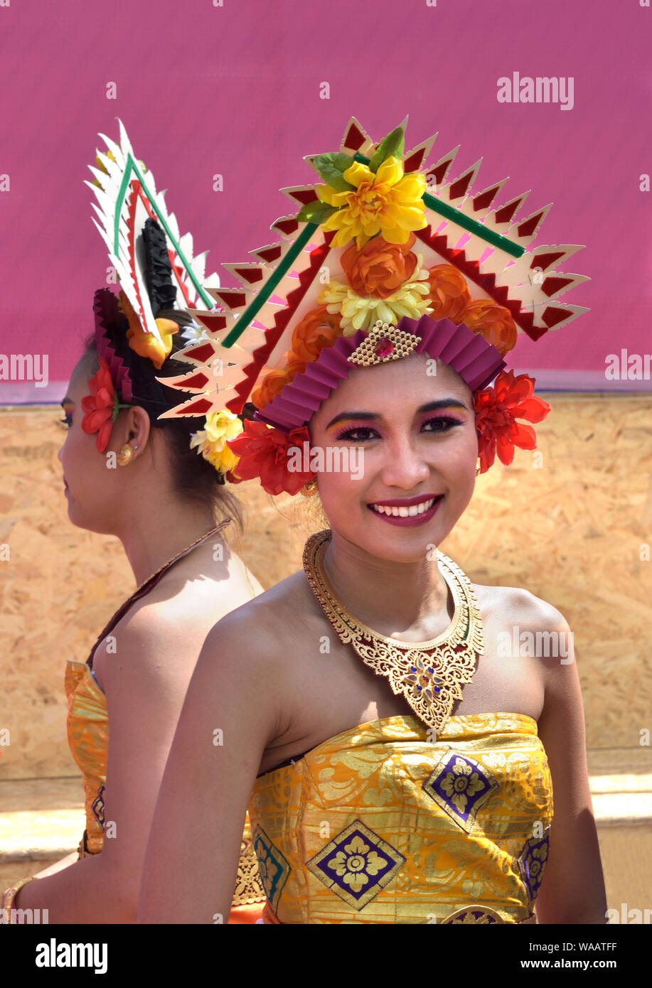 Indonesian national costume immagini e fotografie stock ad alta risoluzione  - Alamy