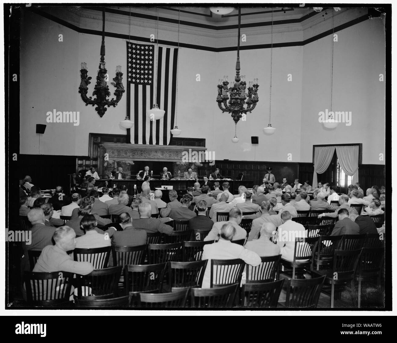 Il carbone la Commissione si muove in McLean Mansion. Washington D.C., il 7 luglio. Dintorni degna di un re sono ora essere goduto dal sistema nazionale di carbone bituminoso commissione che hanno spostato la loro sede centrale in sontuosa dimora di proprietà dalla sig.ra Edward B. McLean. La sala da ballo (mostrata sopra) dove una volta [...] La presidente e la Sig.ra Harding e altri a livello nazionale ed internazionale, è ora il scence delle audizioni condotte dalla Commissione Foto Stock