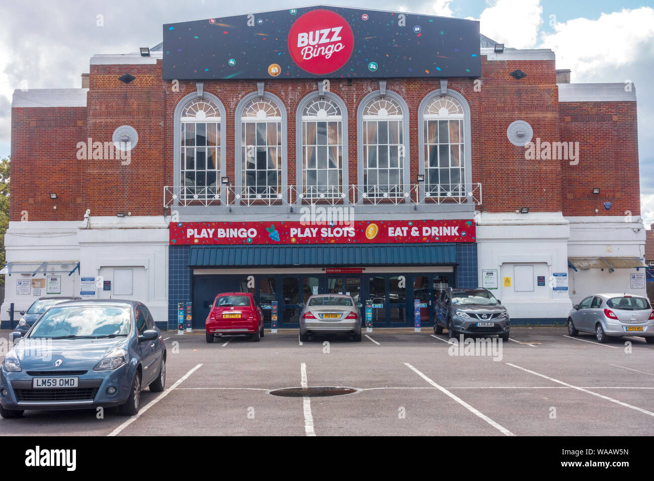 Buzz Il Bingo in Bath Road a Slough, Regno Unito occupa il vecchio Adelphi Theatre. Foto Stock