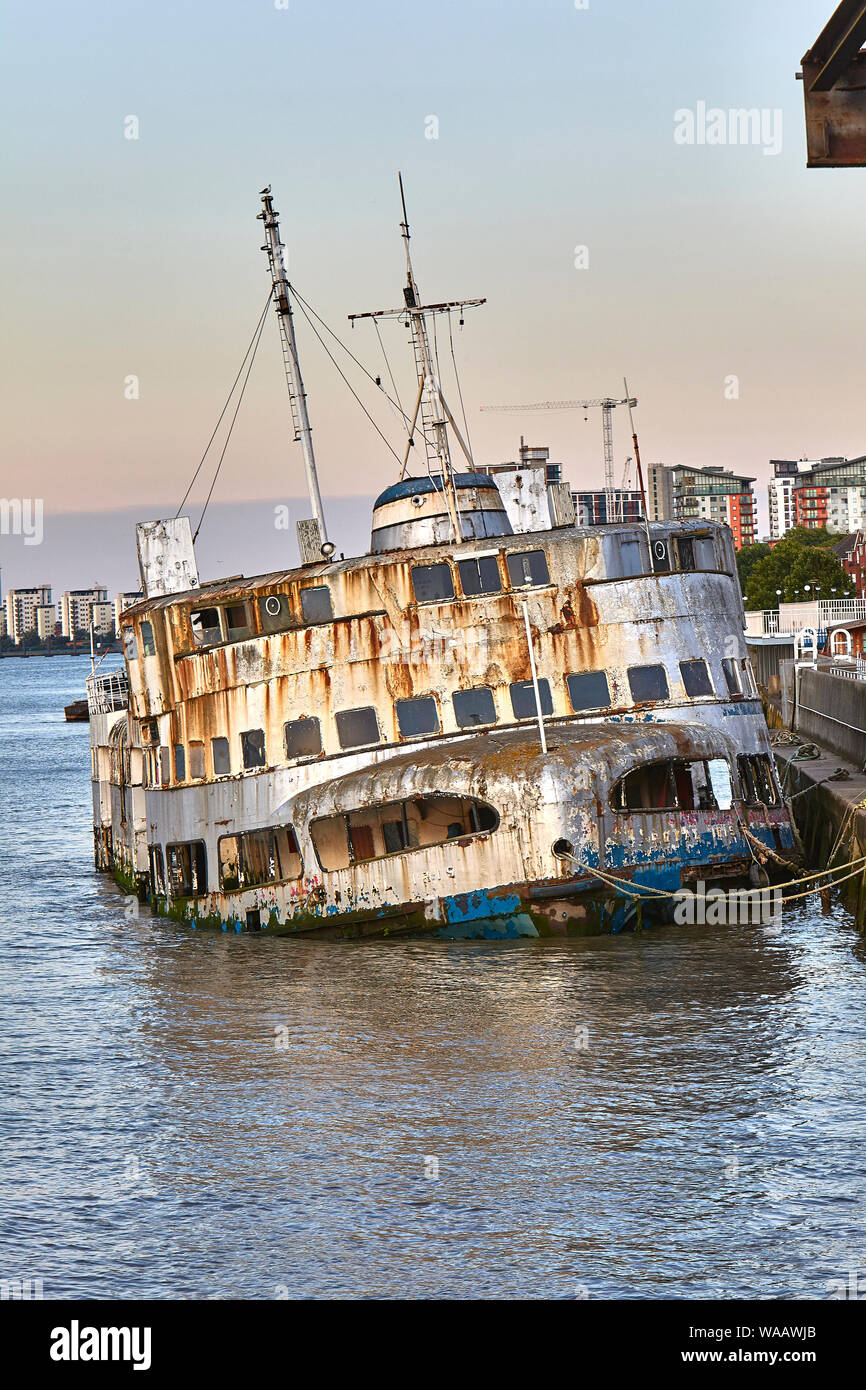 La MV Royal Iris è una doppia vite diesel-elettrico, ex Mersey Ferry. Il recipiente è stato costruito da William Denny & Brothers. Foto Stock
