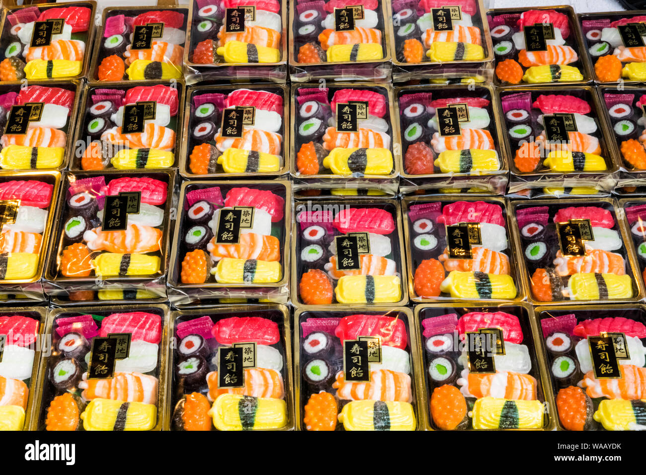 Giappone, Honshu, Tokyo Tsukiji Market, Shop Visualizzazione di imitazione Sushi dolci, 30075554 Foto Stock