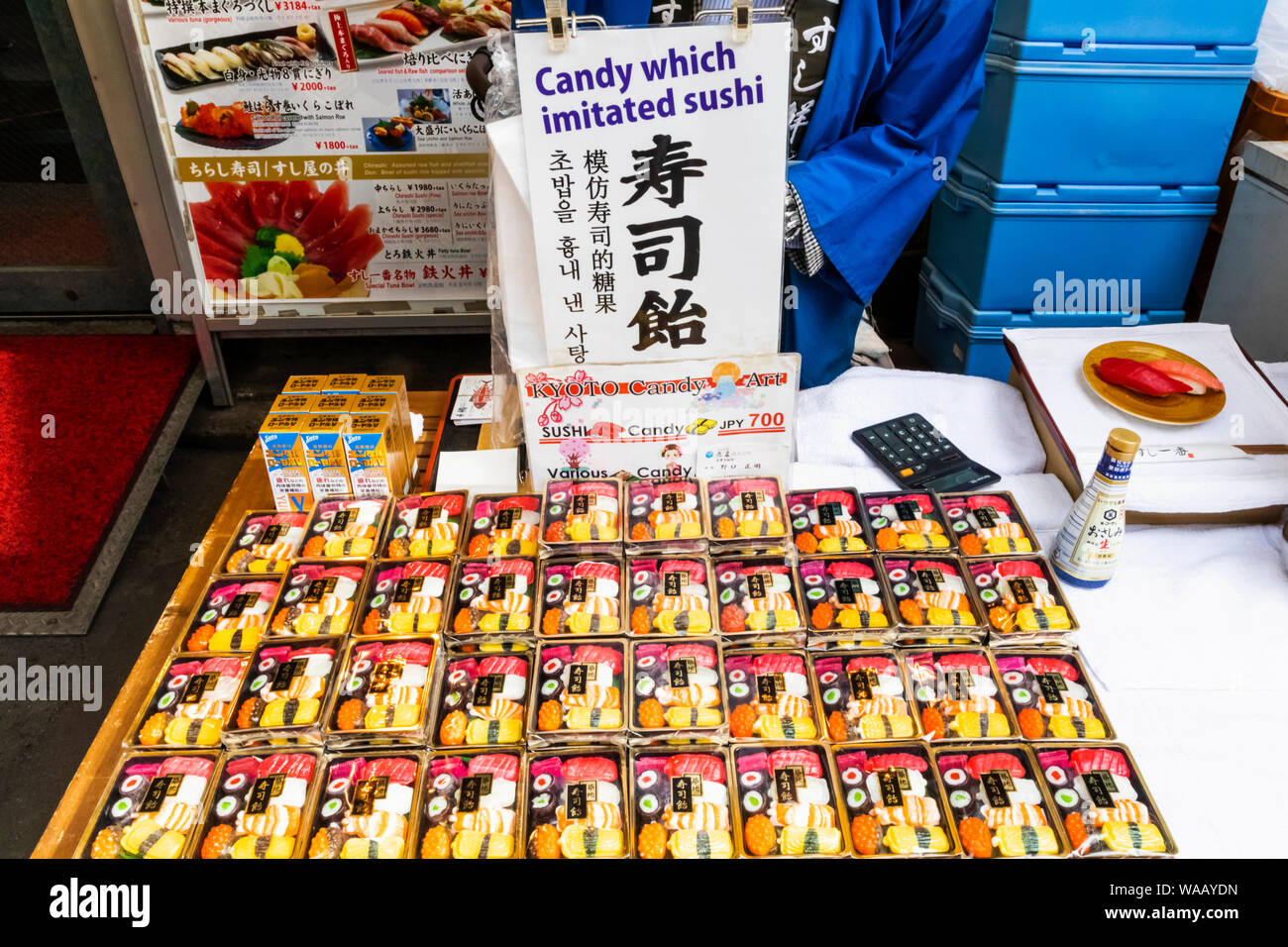 Giappone, Honshu, Tokyo Tsukiji Market, Shop Visualizzazione di imitazione Sushi dolci, 30075555 Foto Stock