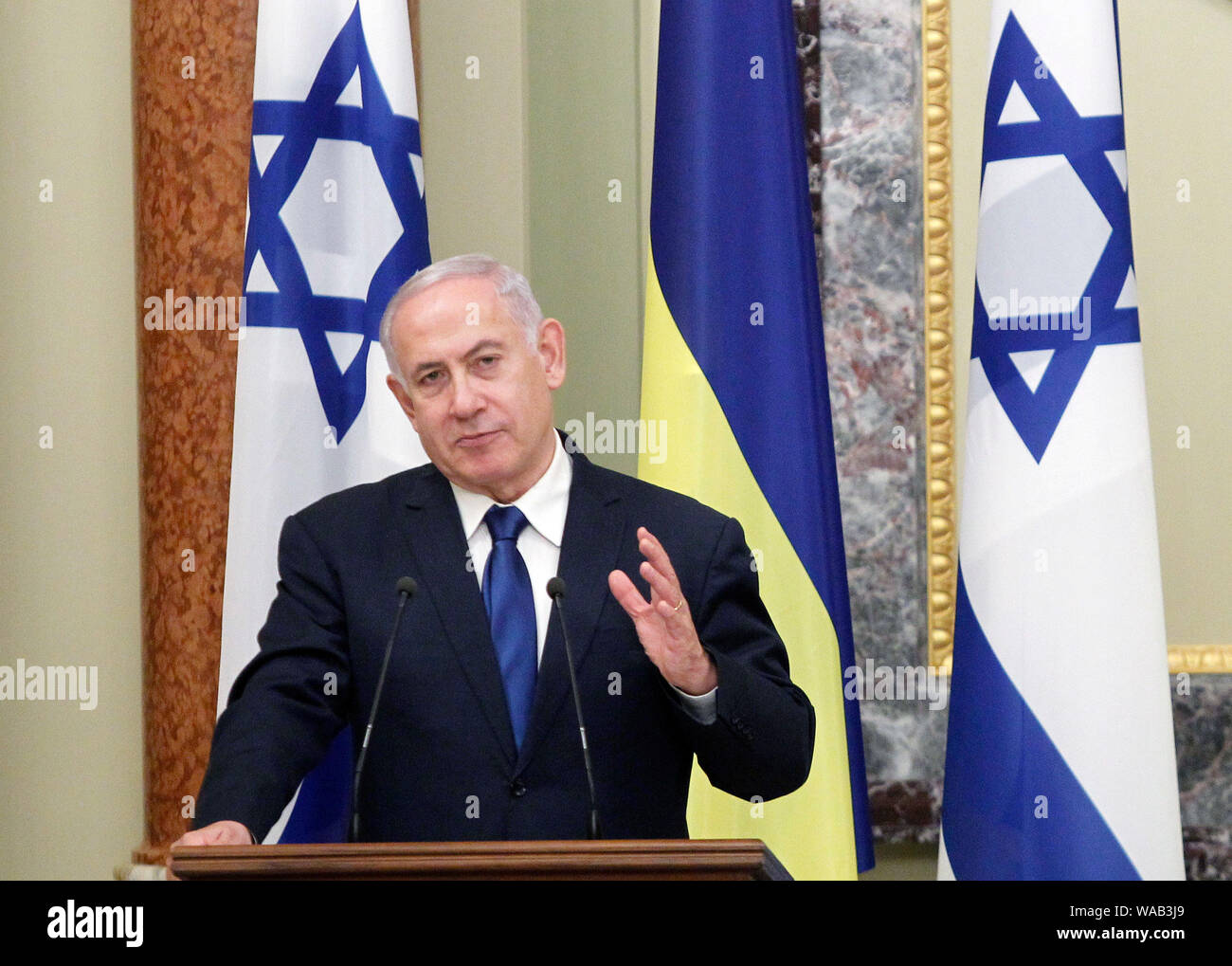 Il Primo Ministro israeliano Benjamin Netanyahu parla durante il lancio di una zona di libero scambio tra i paesi a Kiev.Il Primo Ministro israeliano Benjamin Netanyahu in visita in Ucraina per discutere il lancio di una zona di libero scambio tra i paesi e un accordo di pensione, durante i suoi due giorni di visita di stato in Ucraina, come media riportati. Foto Stock