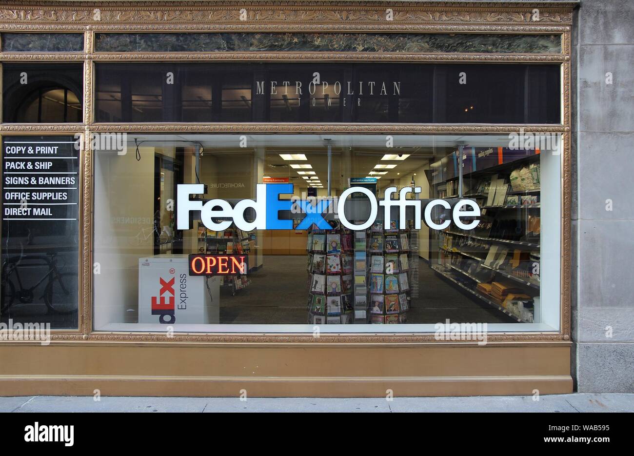 CHICAGO, Stati Uniti d'America - 27 giugno 2013: Fedex Office in Chicago. Fedex è uno dei più grandi servizi di corriere consegna le aziende di tutto il mondo. Essa esiste dal 1973 e impiega Foto Stock