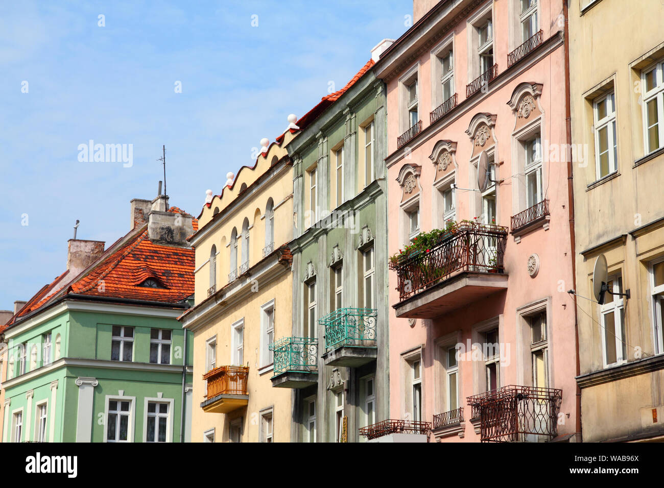 Polonia - vista città di Kalisz. Grande Polonia provincia (Wielkopolska). Edifici presso la piazza principale (Piazza Rynek). Foto Stock