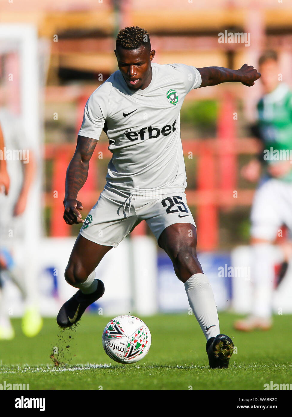 Ludogorets' Stphane BADJI durante la UEFA Europa League terzo turno di qualificazione della seconda gamba corrispondono al Racecourse Ground, Wrexham Foto Stock