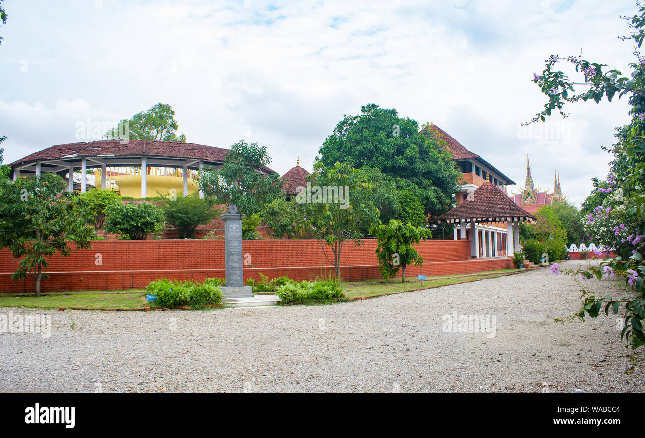 Esterno e interno del Monastero Srilankan, Lumbini, il Nepal Foto Stock