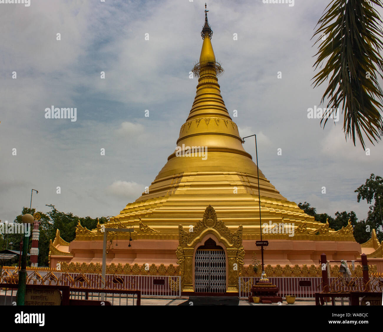 Tempio d'oro del Myanmar, Lumbini, il Nepal Foto Stock