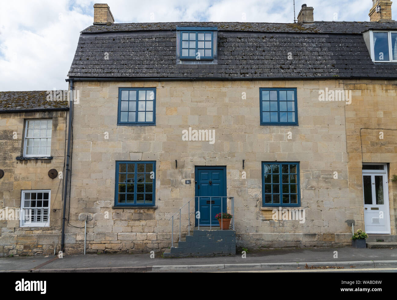 Tipica casa di pietra nel grazioso Cotswold città di Winchcombe, vicino a Cheltenham, Gloucestershire, Regno Unito Foto Stock