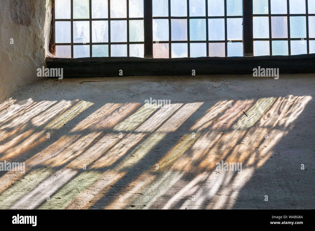 Chiesa di windows con splendidi colori le modifiche apportate nella finestra di nicchia Foto Stock