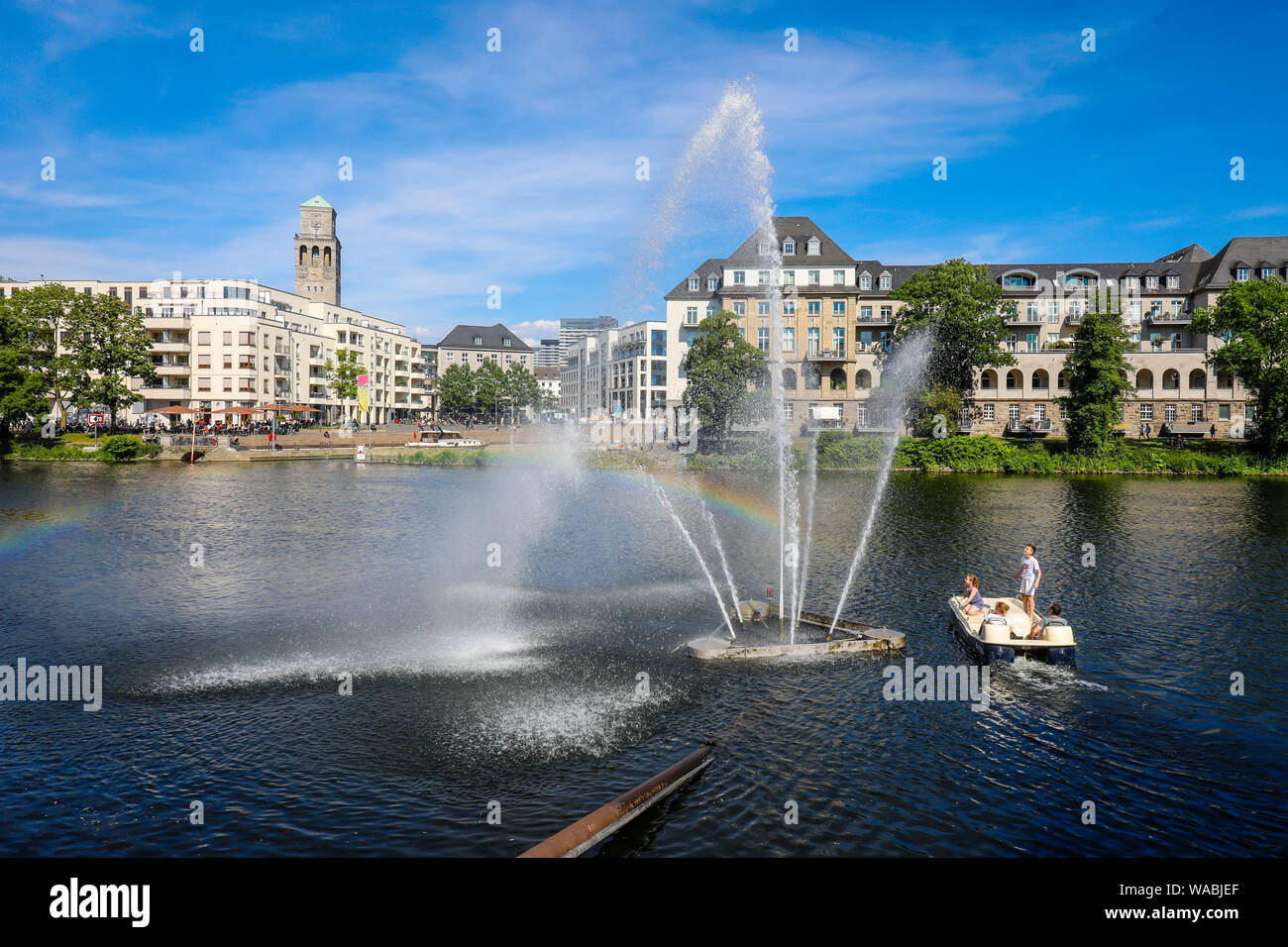 Muelheim an der Ruhr, zona della Ruhr, Renania settentrionale-Vestfalia, Germania - vista città con vista da MŸGa, Muelheim's garden alla Ruhr nel corso della Ruhr a t Foto Stock