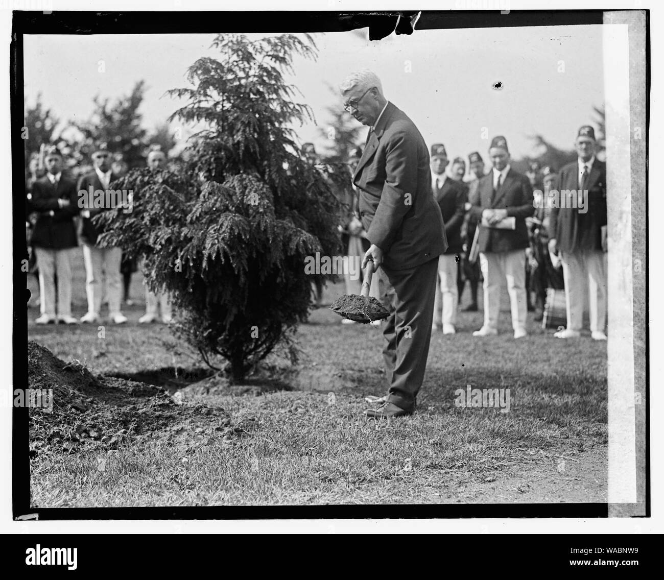 Cong. Snyder di N.Y. piantagione memorial albero nel Parco Potomac memoria di V.P. Sherman, 6/7/23 Foto Stock
